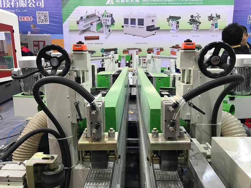 歐拓手輪廠家專業(yè)制造塑鋼手輪,內(nèi)波手輪,背波紋手輪,橢圓拉手,膠木拉手,方形拉手 歐拓手輪廠家專業(yè)制造塑鋼手輪,內(nèi)波手輪,背波紋手輪,橢圓拉手,膠木拉手,方形拉手